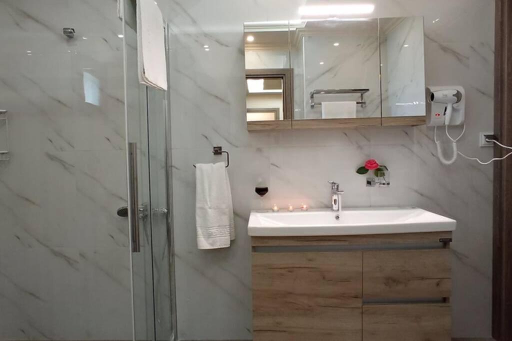 Aretousa - Center Luxury Suites 1 Néa Péramos Eksteriør bilde